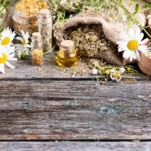 Banner_alto-angulo-de-medicina-natural-en-mesa-de-madera_11zon